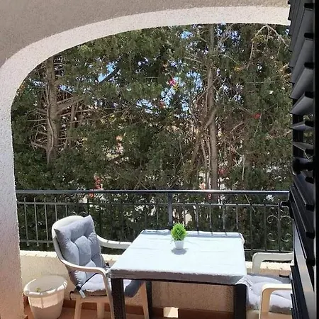 Apartment With Outdoor Pool And Air Conditioning In *